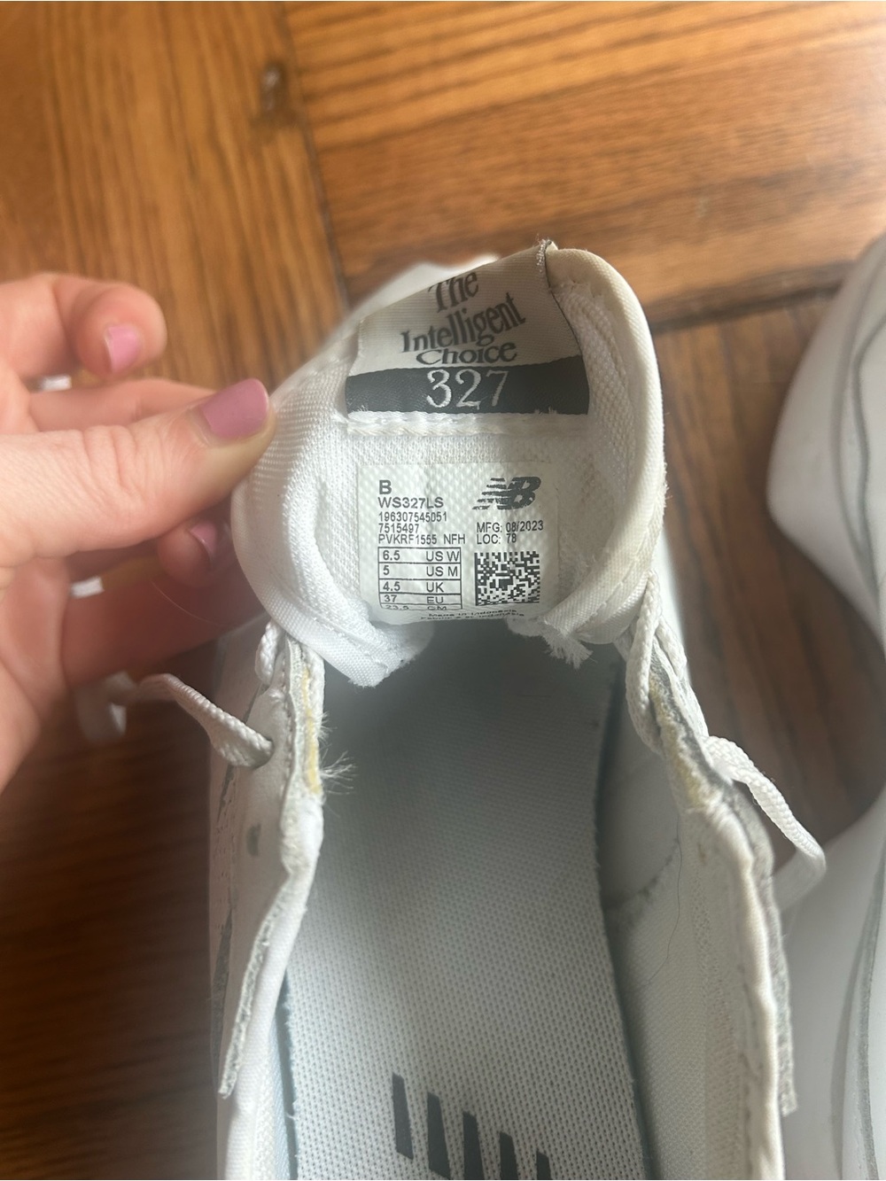 New Balance Women’s 327 White Leather Sneakers with Gum Sole - Picture 8 of 8